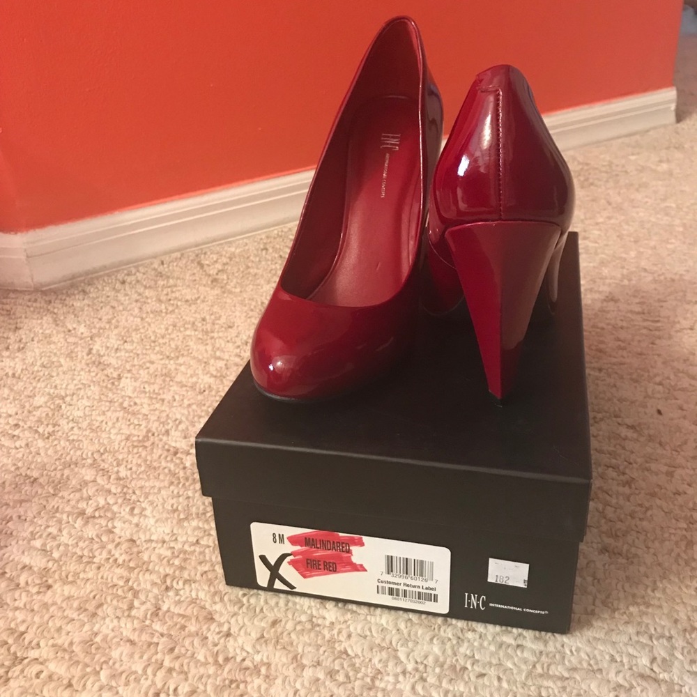 Never worn Inc pump